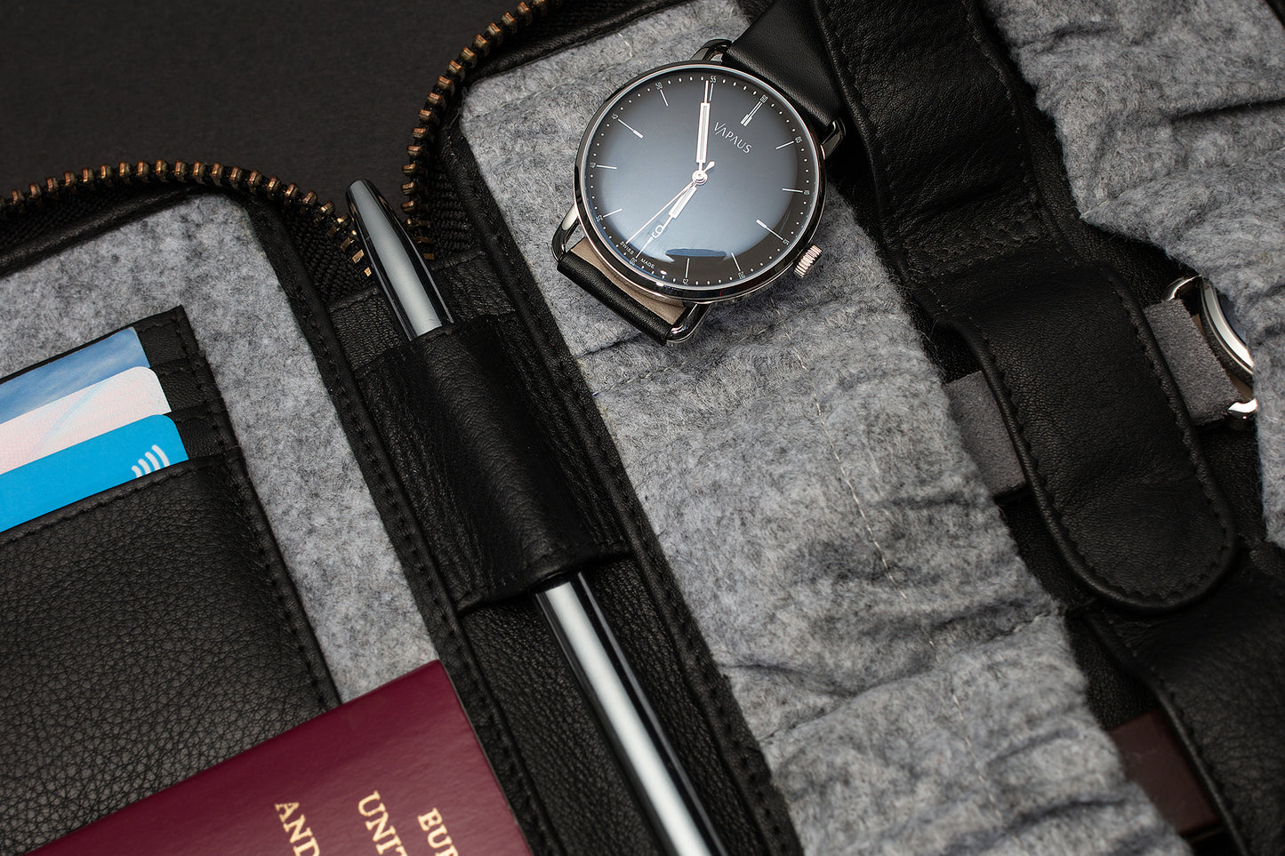 VAPAUS Luxury Travel Wallet