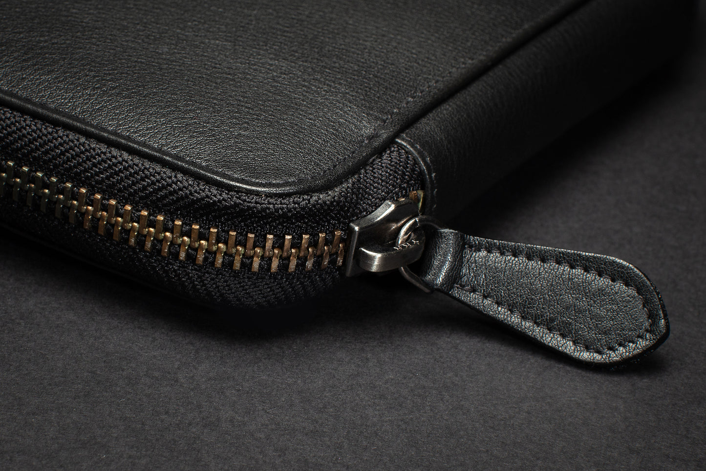 VAPAUS Luxury Travel Wallet